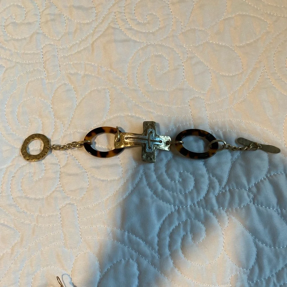 Gold-Tone Cross Link Bracelet with Tortoiseshell Accents